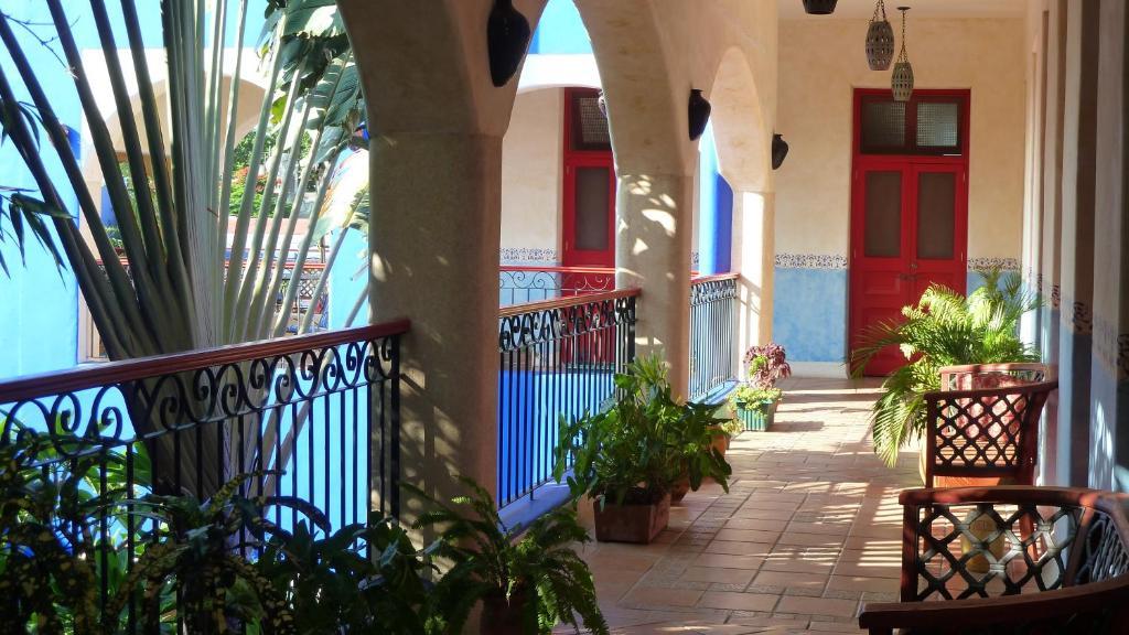 Hotel Medio Mundo