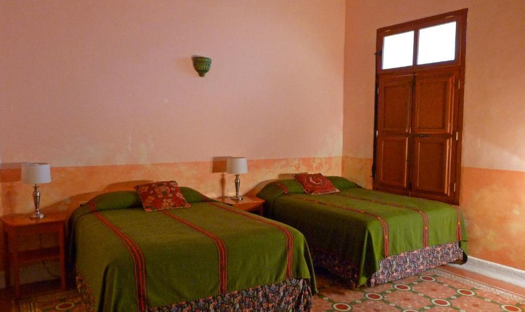 Hotel Medio Mundo 3*